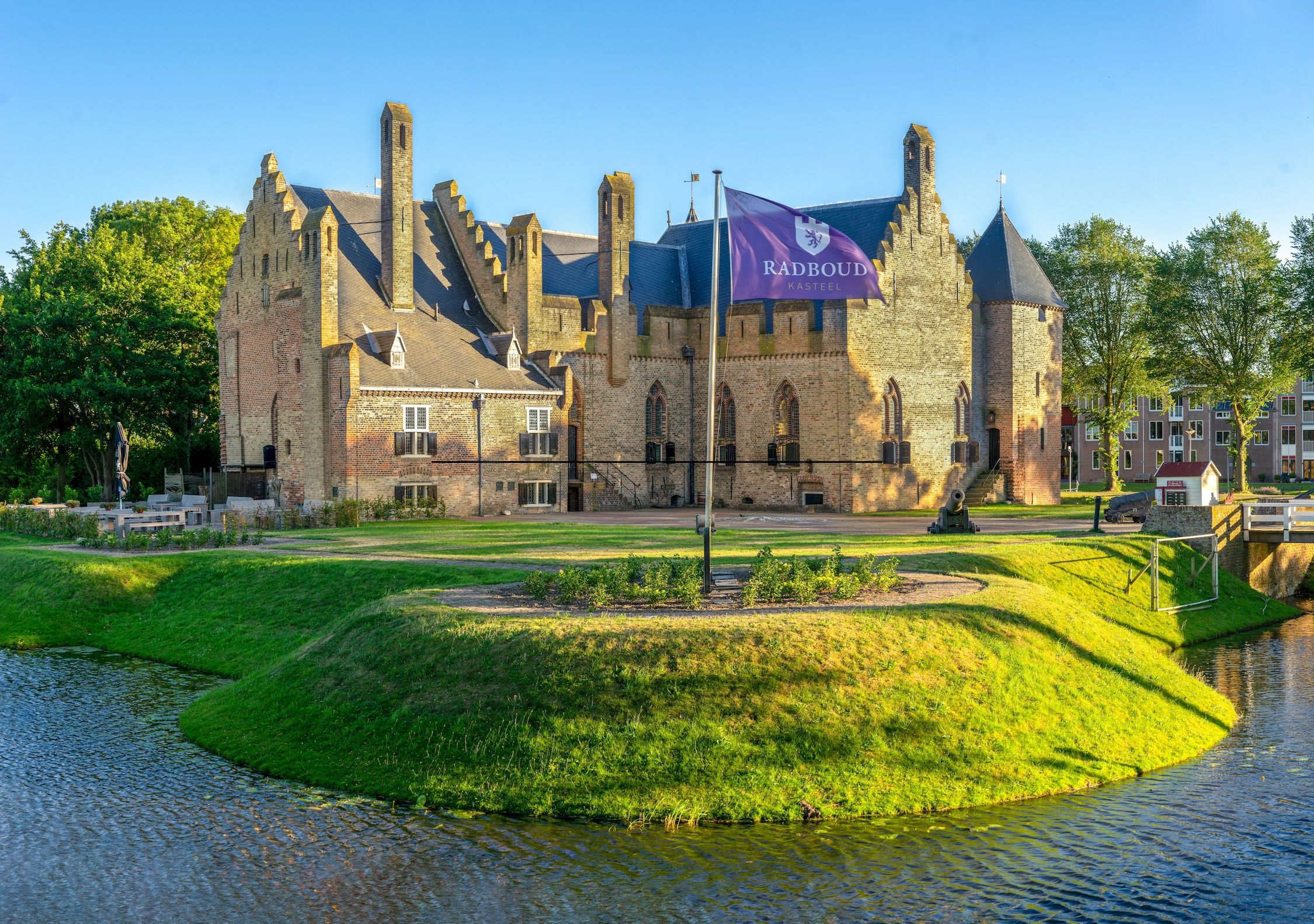 ‘Omringd door kastelen – In West-Friesland’