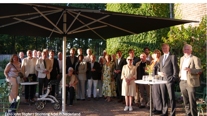 Groepsfoto stichting Adel.jpeg